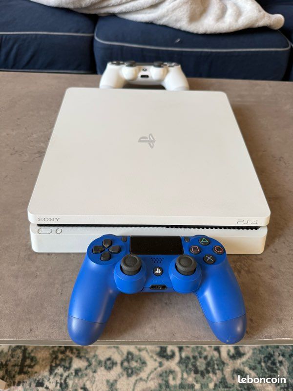 Troc Echange PS4 SLIM 500go avec 3 jeux sur