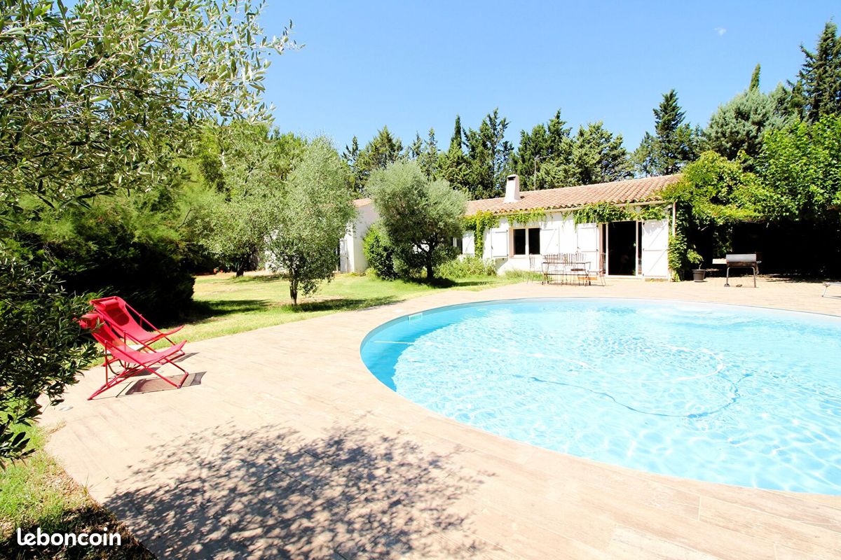 Maison 9 pièces 240 m² · à Jouques · 240 m² · 990 000 €
