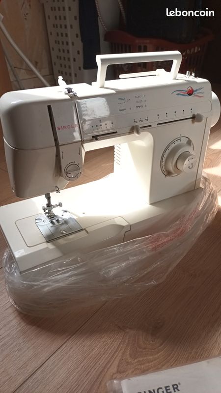Machine à coudre (image 3)