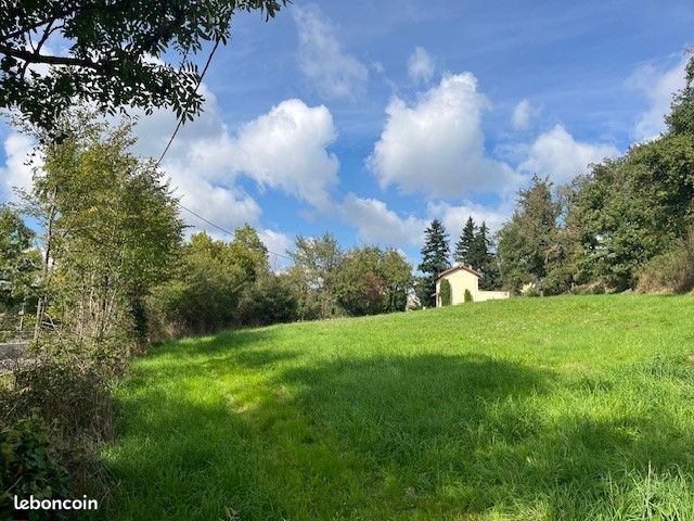 Terrain à bâtir de 1430 m² à LA FOUILLOUSE (42) · 89 000 €