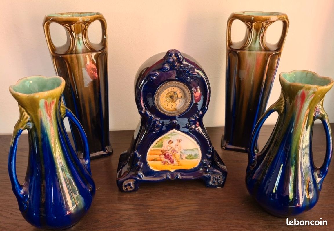Importante garniture de cheminée de 5 pièces 2 grands vases 2 petits et une pendule en barbotine d'Orchies (image 3)