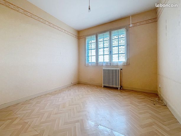 https://img.leboncoin.fr/api/v1/lbcpb1/images/83/a8/52/83a8521275c6955360937e7364cfc2d898815342.jpg?rule=ad-image