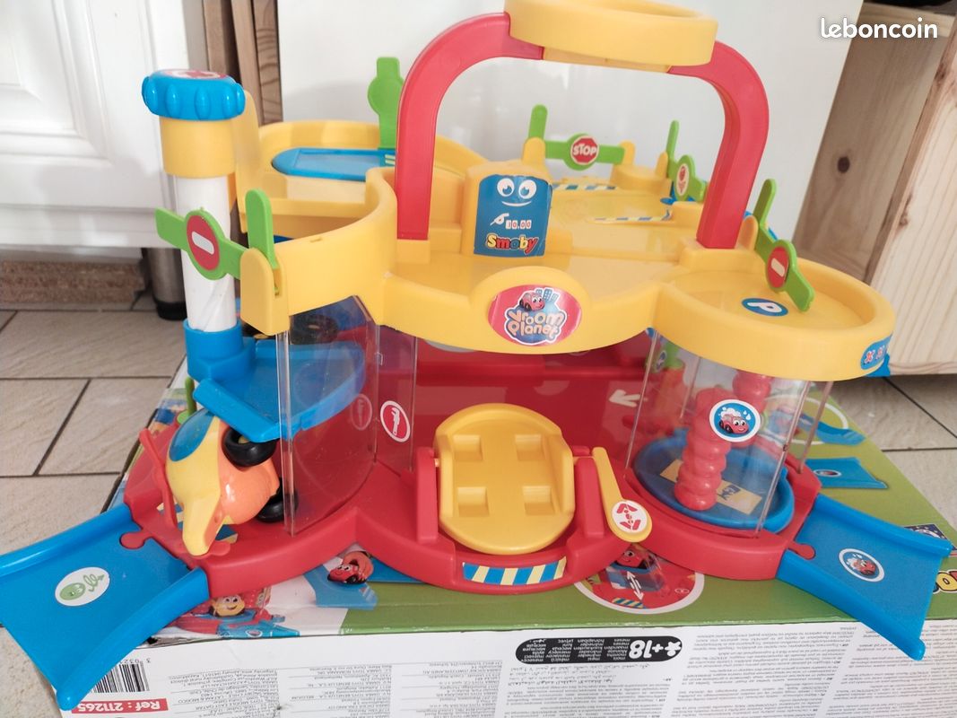 Lot SMOBY Vroom Planet : circuit, garage et son camion de transport (image 5)