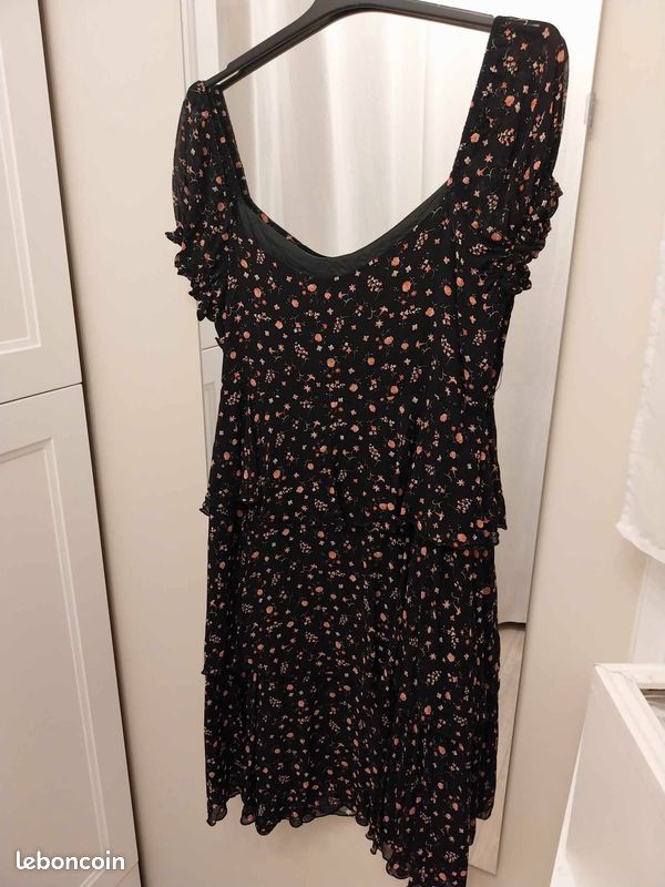 Robe noire a petites fleurs T42/44 (image 1)