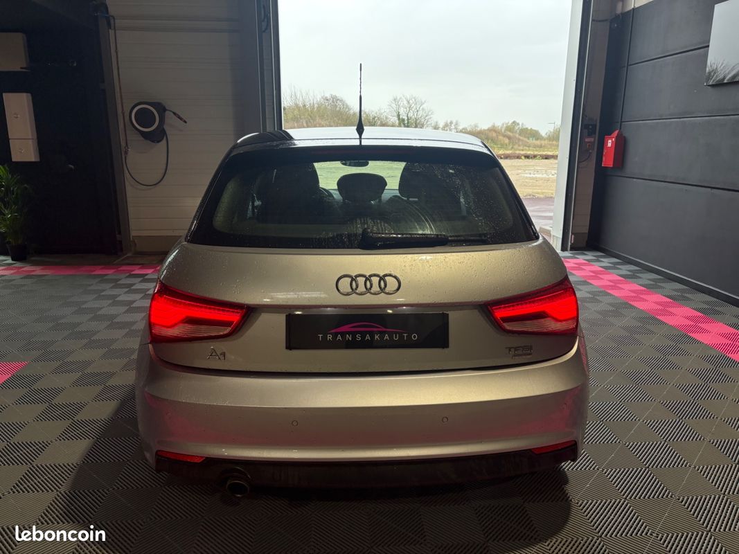AUDI A1 SPORTBACK 1.0 TFSI ultra 95 S tronic 7 Midnight Series / JANTES 17 / PHARES AUTOMATIQUES (image 4)