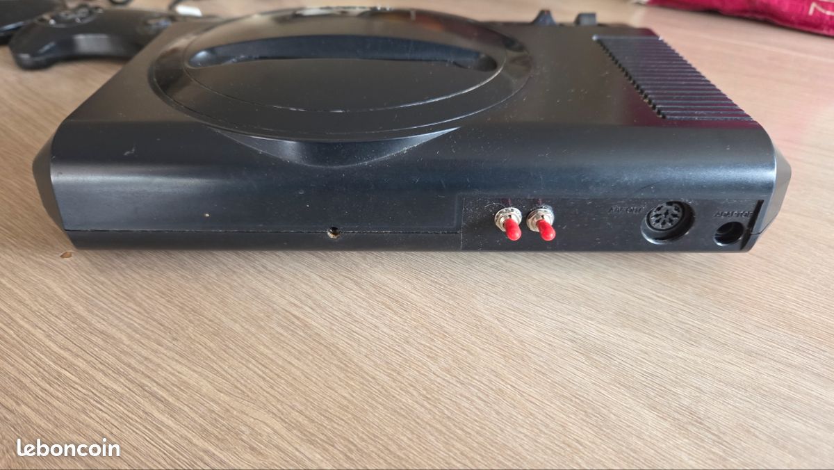 A vendre sega mega drive avec 2 manettes (image 4)