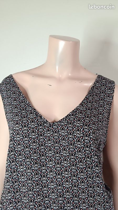 Blouse sans manche fond noir (image 2)