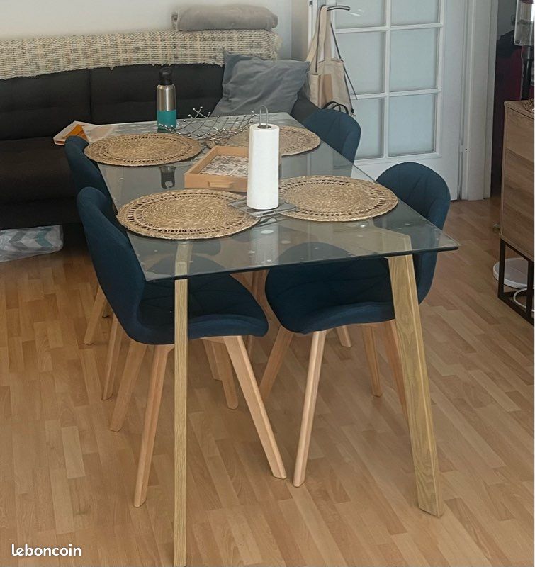 Table à manger + 4 chaises (image 1)