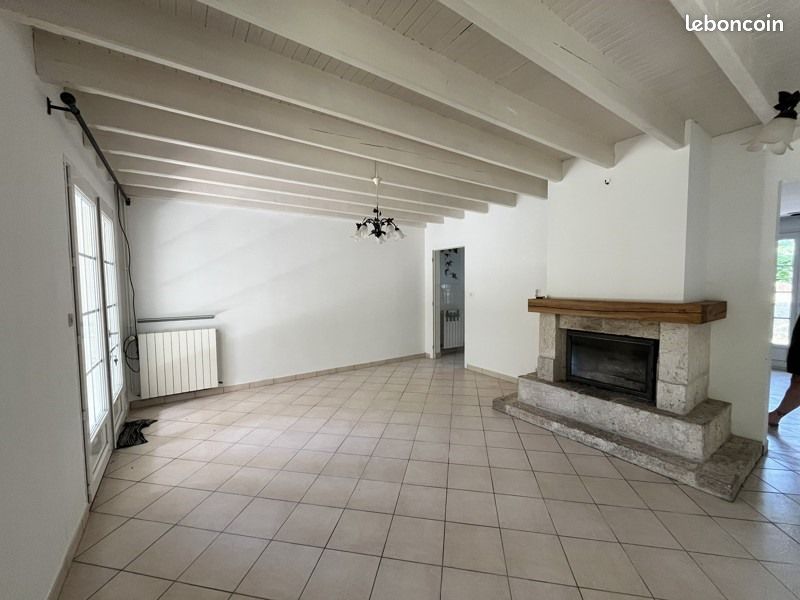 Maison 5 pièces 118 m² · à Montesquieu · 118 m² · 910 €