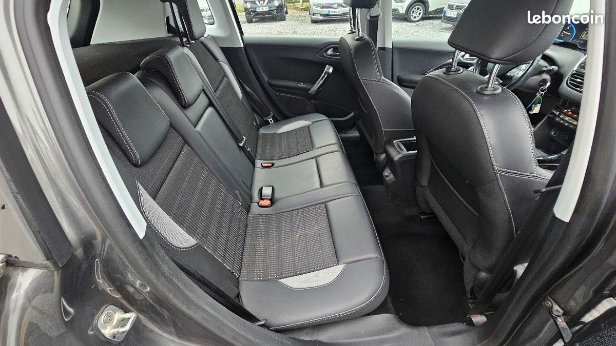 Peugeot 2008 1.2 thp 110 chv allure (image 6)