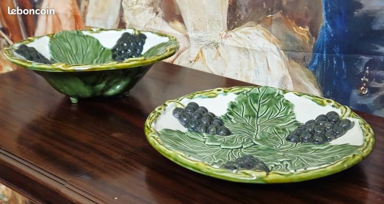 Ancien Coupe-fruits En Barbotine - Décor Grappes De Raisin Et Feuille De Vigne - Occasion
