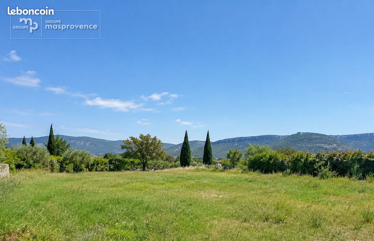 Terrain à bâtir de 800 m² à JOUQUES (13) · 185 000 €