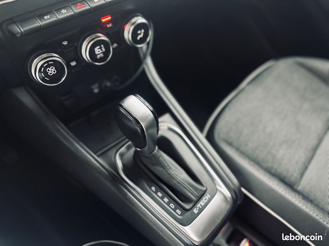 Renault CAPTUR 1.6 145CH Intens + CARPLAY + CAMERA + 2EME MAIN + ENTRETIEN CONSTRUCTEUR + GARANTIE 12 MOIS (image 27)