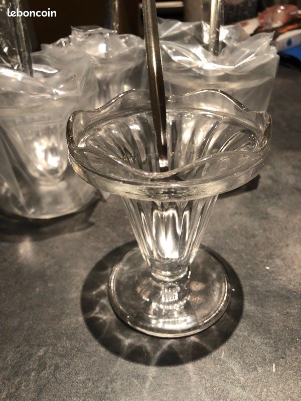 Coupes à glace et cuillères neuves (image 1)