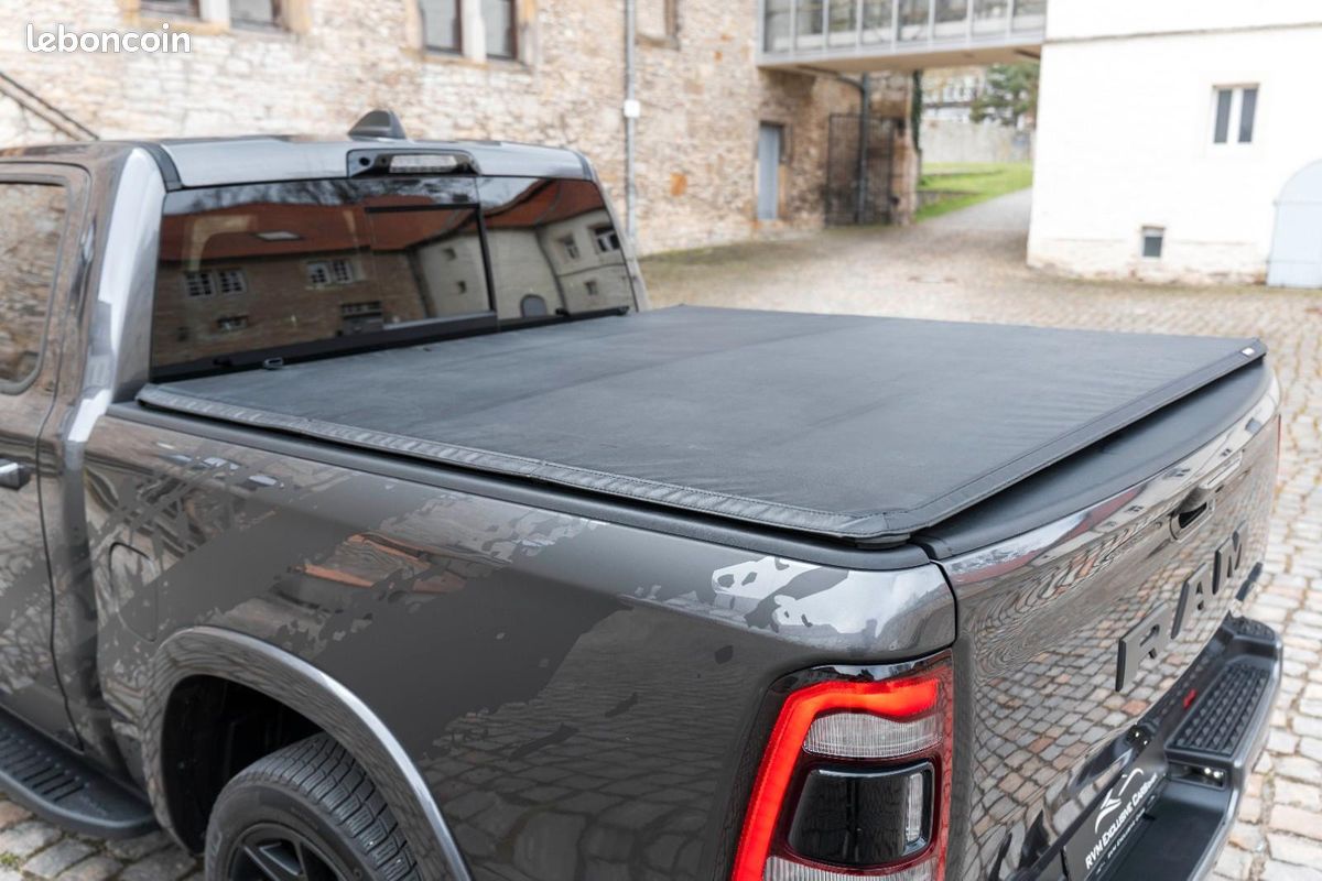 Dodge RAM 1500 Laramie 5.7 V8 HEMI eTorque 401 ch 4x4 – Toit pano – 360° – GPL (image 20)