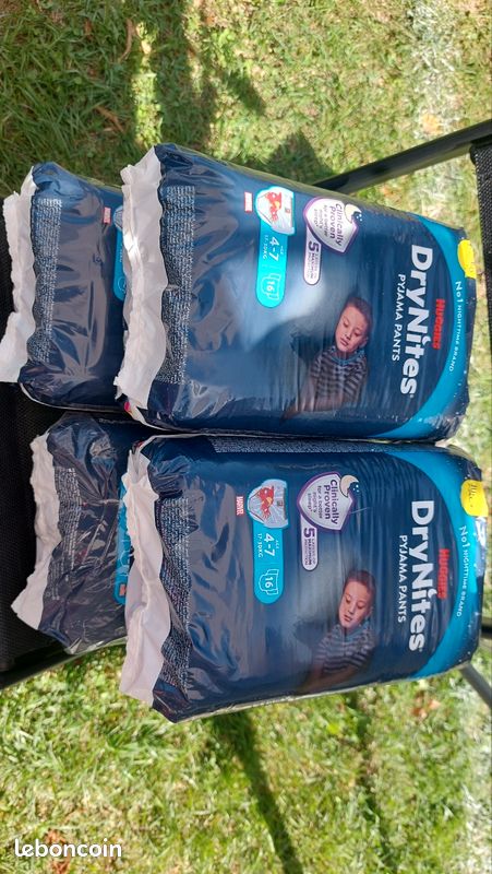 4 paquets Couche drynight Huggies neufs (image 1)