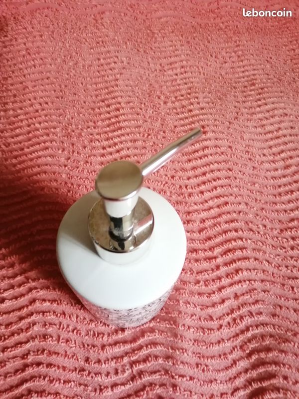 Distributeur de savon liquide (image 2)