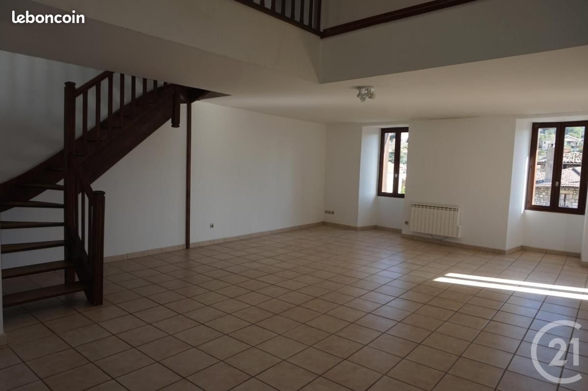 Appartement 4 pièces 120 m² · à Bourg-Argental · 120 m² · 625 €/mois