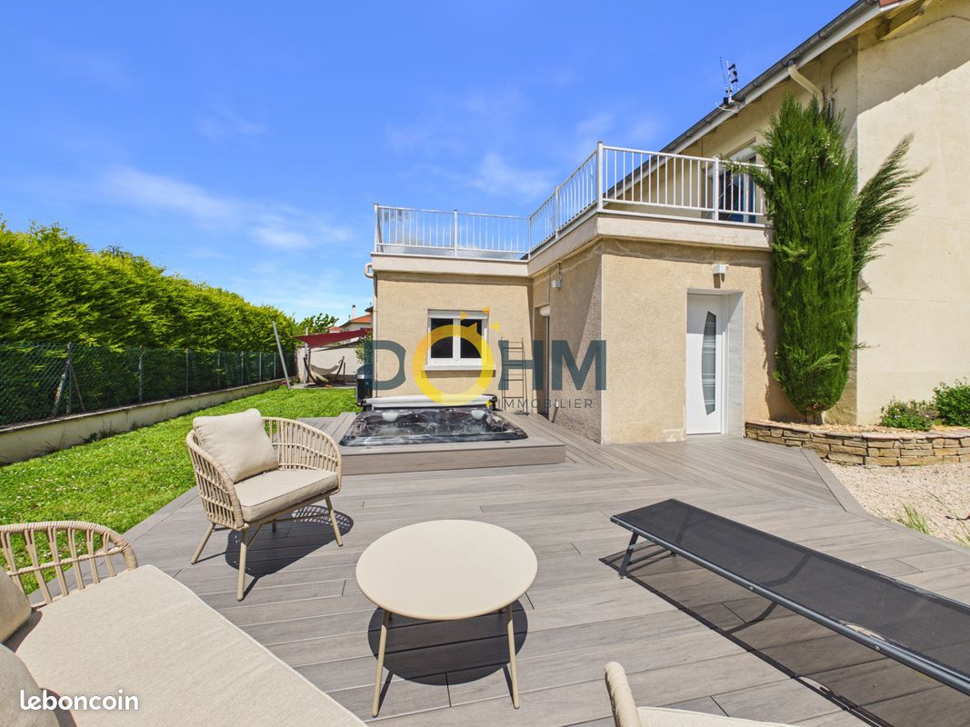 Maison 5 pièces 154 m² · à Saint-Genest-Lerpt · 154 m² · 379 000 €