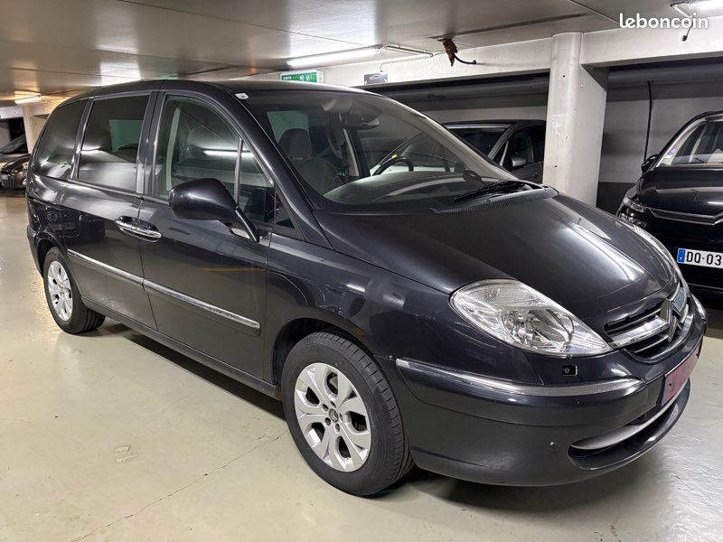 C8 2.0 hdi 136 banquette 8 places suivi 150000kms distribution a jour (image 2)