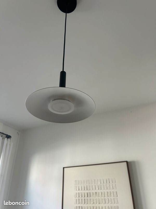 Suspension noire (image 1)