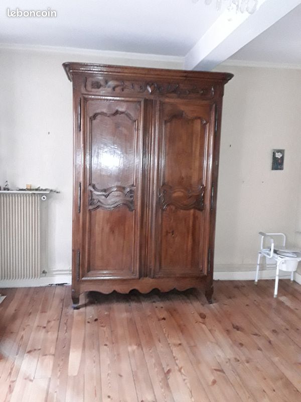 Belle armoire en noyer (image 1)