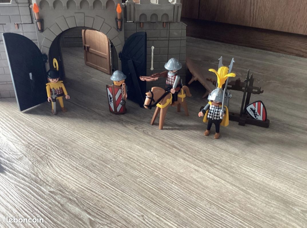 PLAYMOBIL 3667 – Château Et Soldats – Avec Boîte Et Notice – Occasion