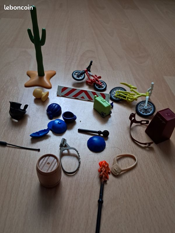 Lot de petits accessoires playmobil (image 3)