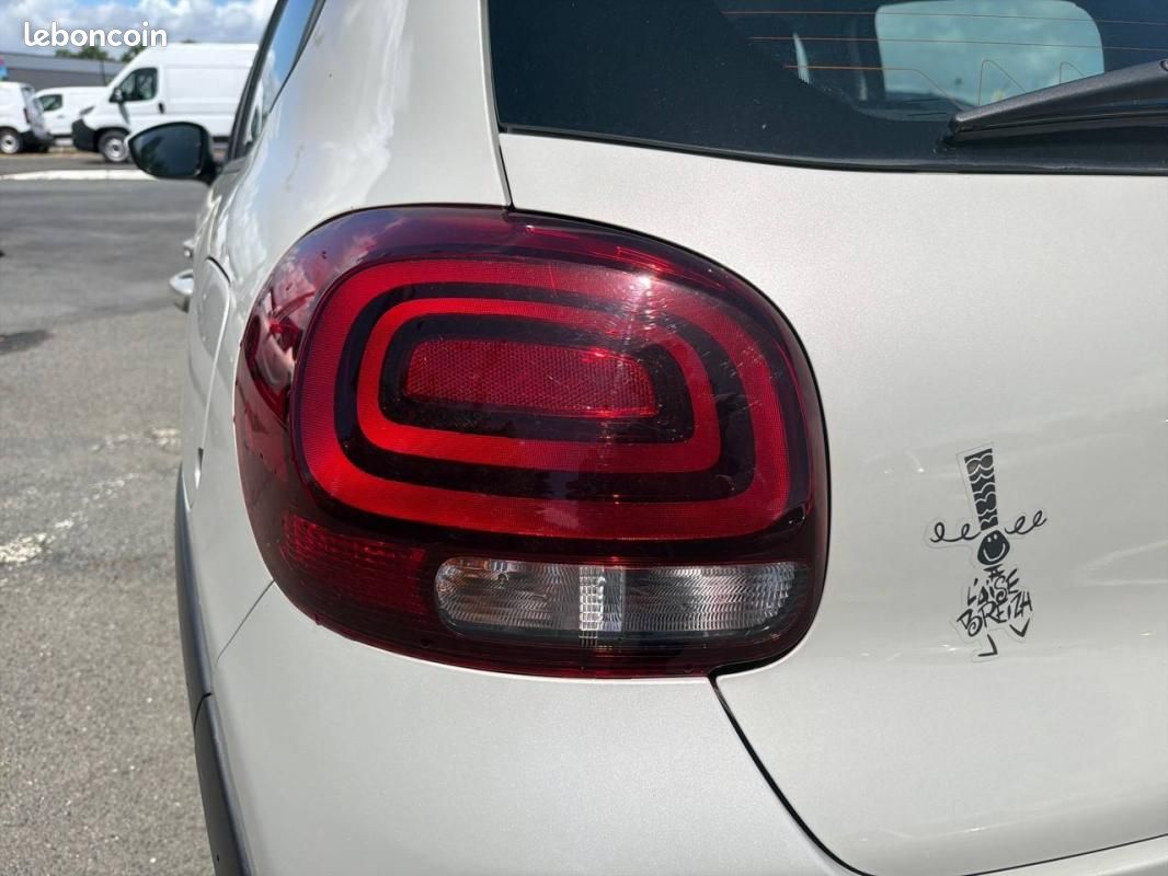 Citroën C3 PureTech 83 S&S BVM5 - YOU (image 17)