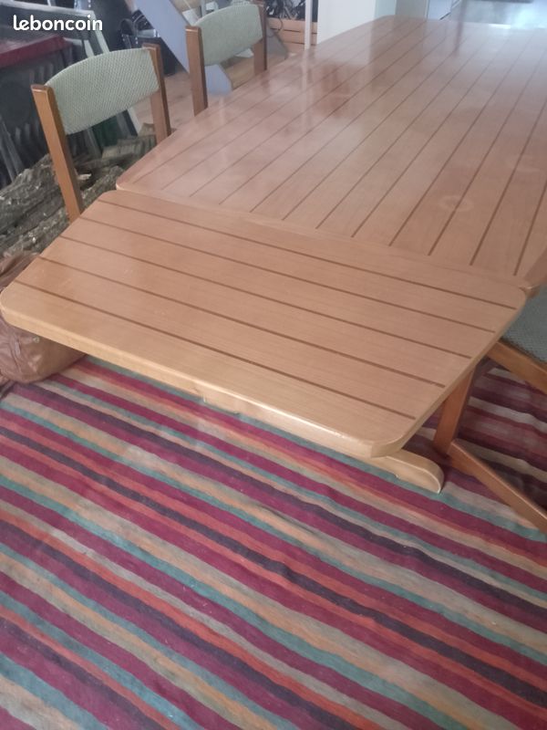 Table forme tonneau et 4 chaises tissus (image 4)