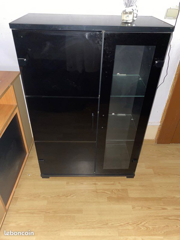 Meuble en verre noir (image 1)