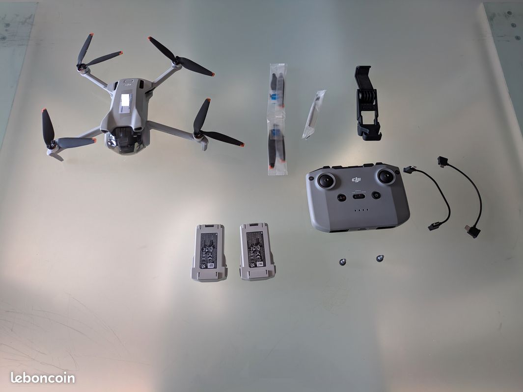 DJI Mini 3 – 2 batteries + accessoires – Très bon état (image 1)