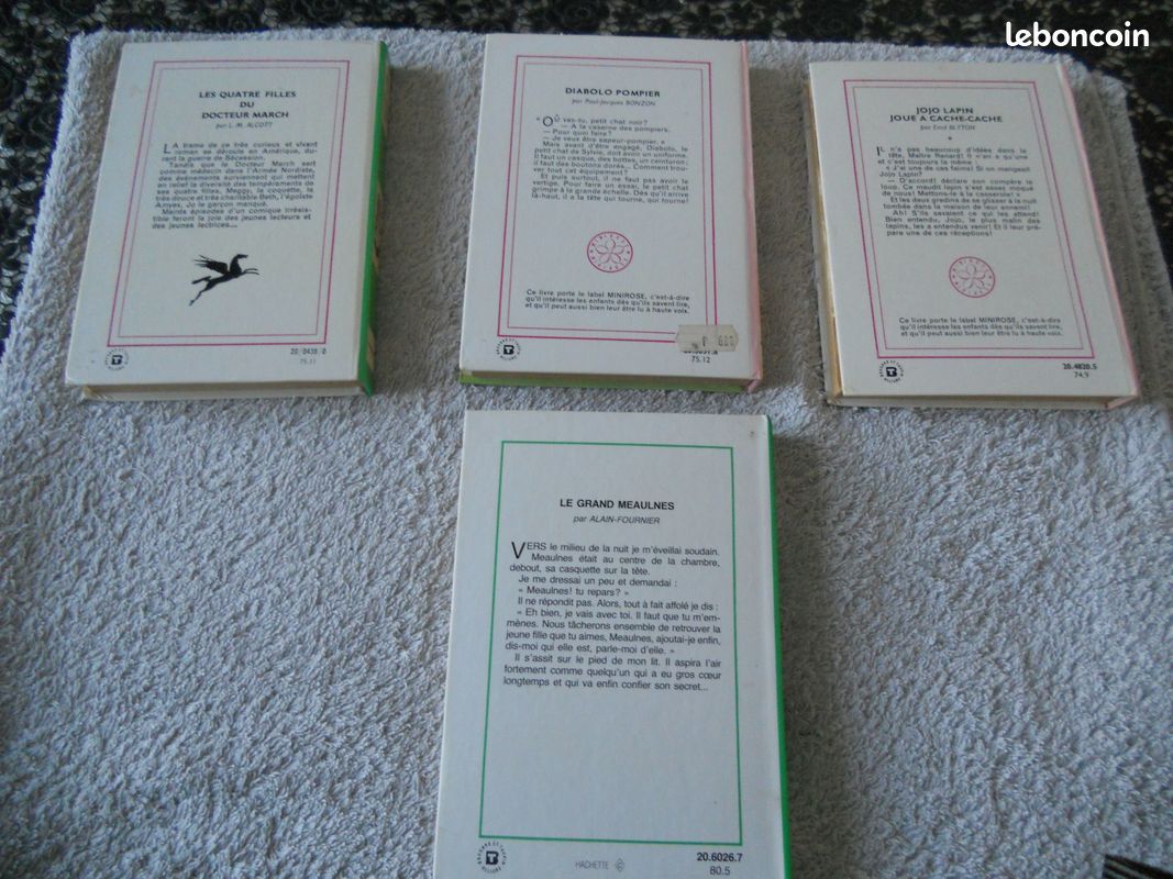 Livres collections rose et verte (image 2)