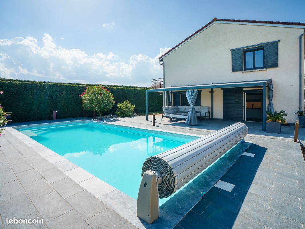 Maison 7 pièces 181 m² · à Replonges · 181 m² · 419 000 €
