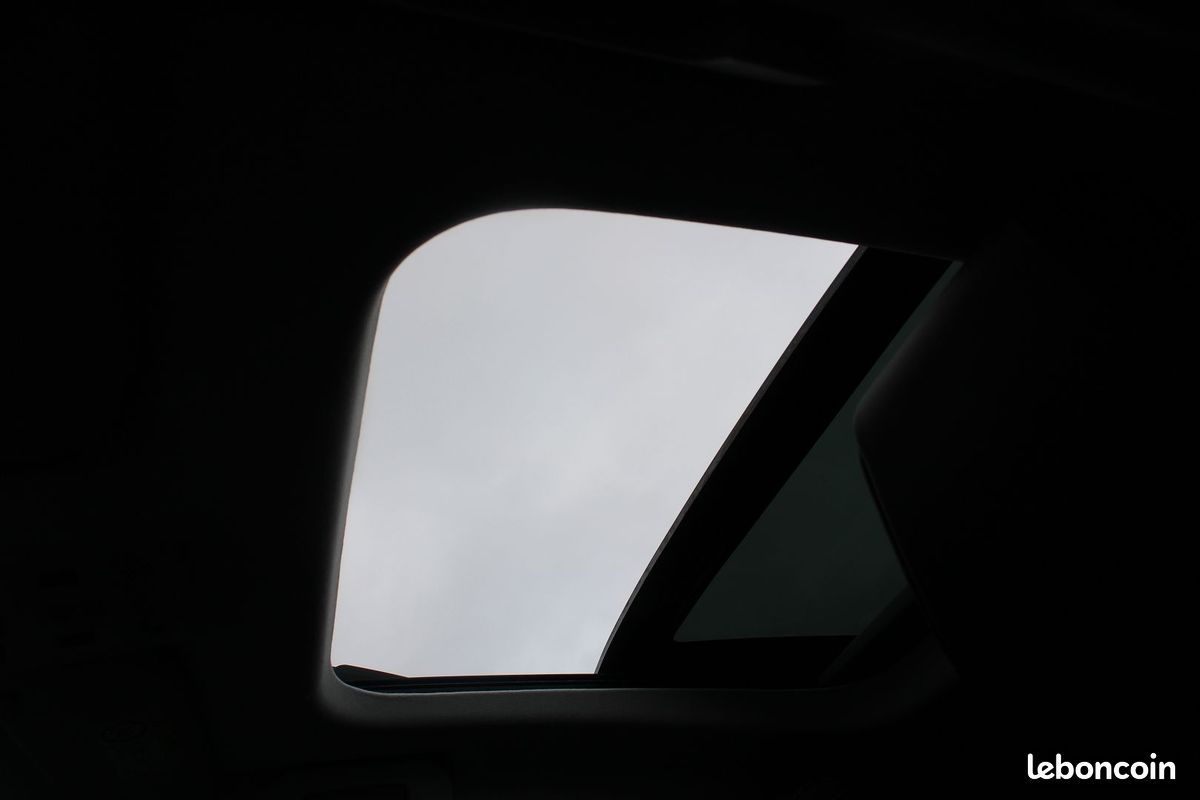Citroen C4 X SHINE PACK 130 CV EAT8 BOITE AUTO CAMÉRA GRAND GPS USB FULL LEDS TOIT PANO ESP (image 11)