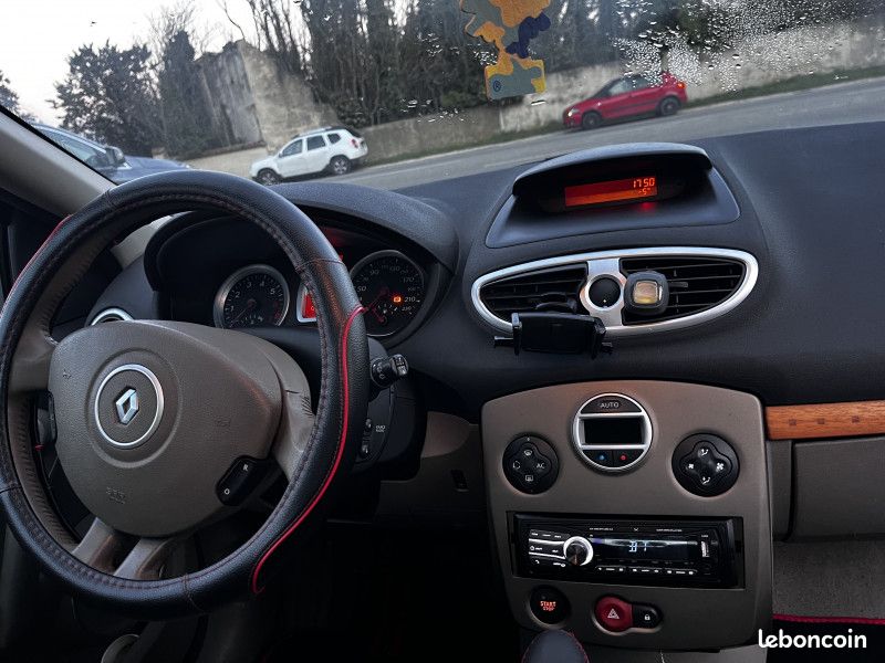 Renault CLIO III 1.2 TCE 100CH INITIALE 5P (image 12)