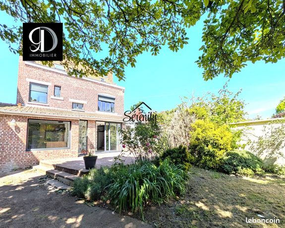 Maison 8 pièces 250 m²