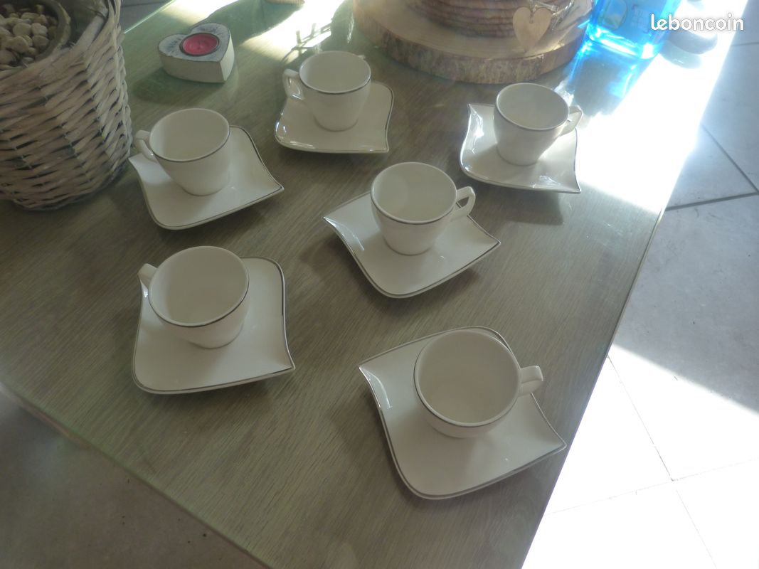 Service à café en porcelaine, 6 tasses et sous tasses (image 3)