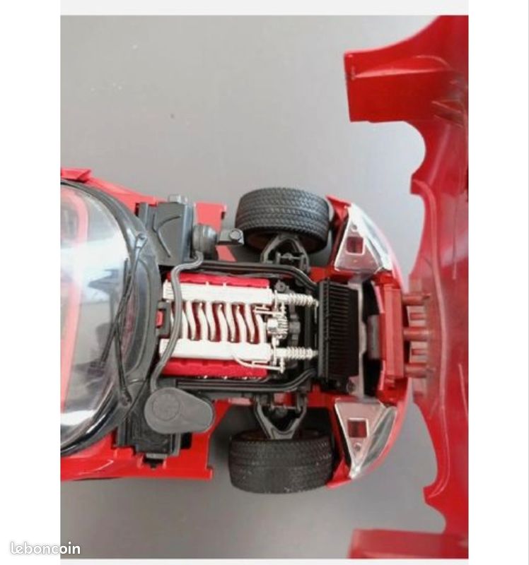 Coche miniatura Ferrari F40 1/18 Tecnomodel GTE rouge 1996 - Coches-miniaturas.es