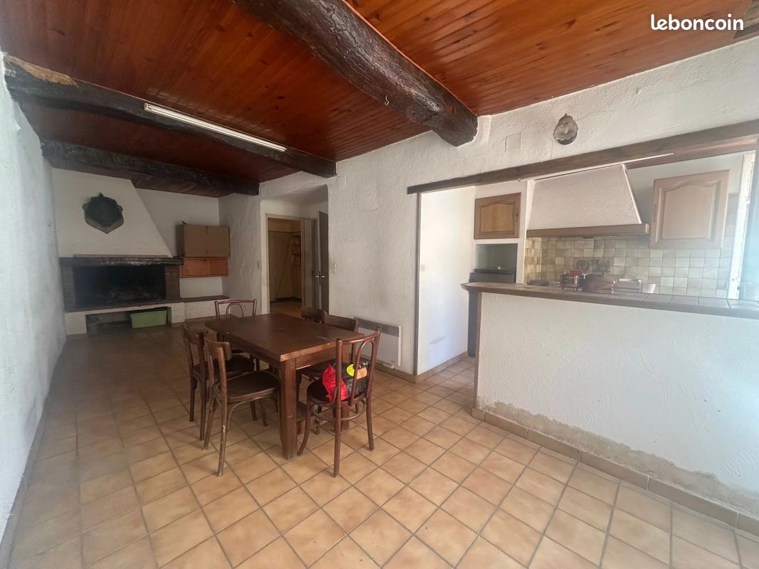 Appartement 6 pièces 112 m² · à Nans-les-Pins · 112 m² · 180 000 €