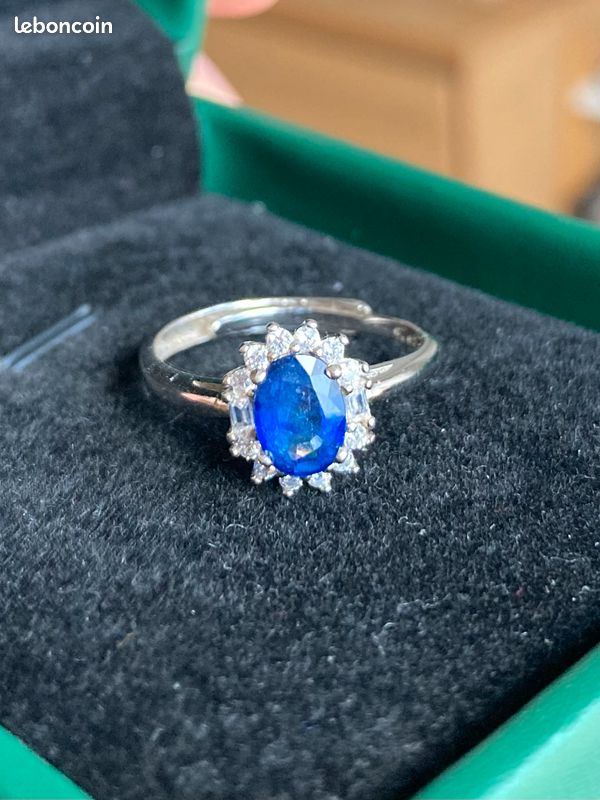 Bague Cocktail En Platine Avec Saphir Bleu Du Sri Lanka Non Chauffé Et Diamant Blanc Certifié Gia