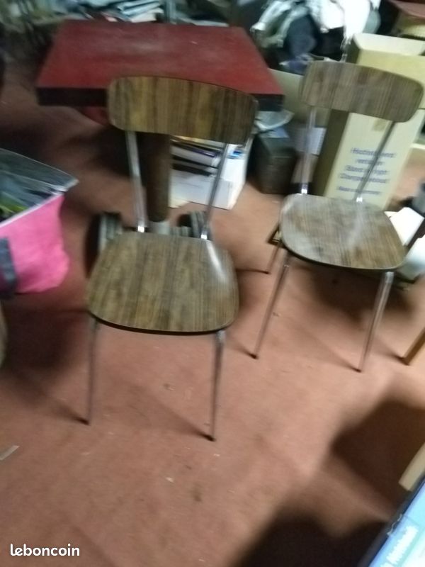 Petite table de bar et deux chaises (image 1)