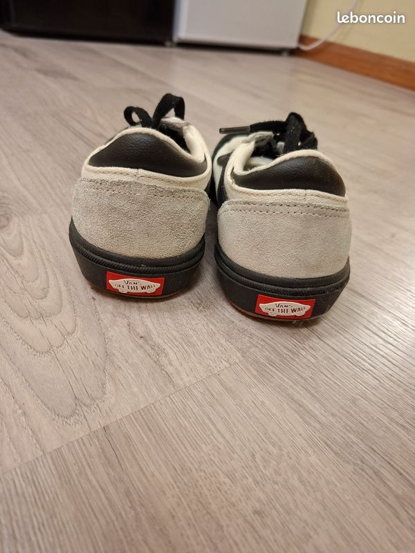 Vans blanche et noire (image 2)