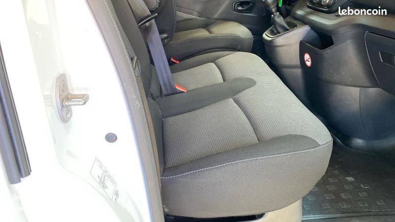 Renault Trafic Véhicule utilitaire ou Société L1H1 3T 2.0 Blue dCi 130ch Confort E6E (image 15)