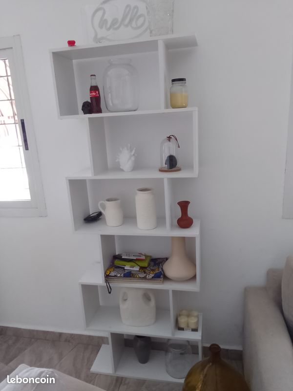 Meuble à étagère (image 1)