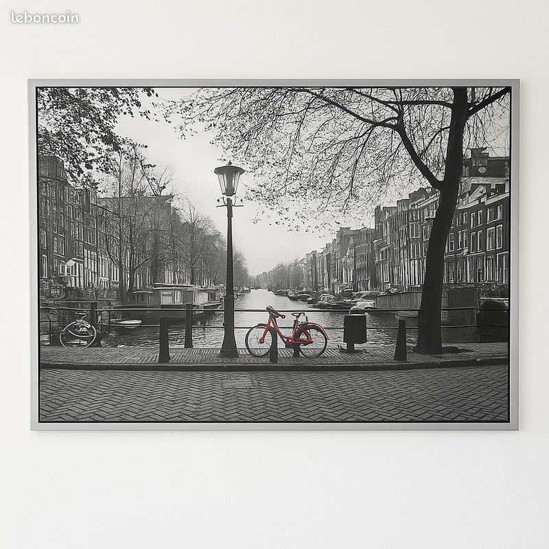 Tableau noir et blanc Amsterdam avec vélo rouge – style moderne