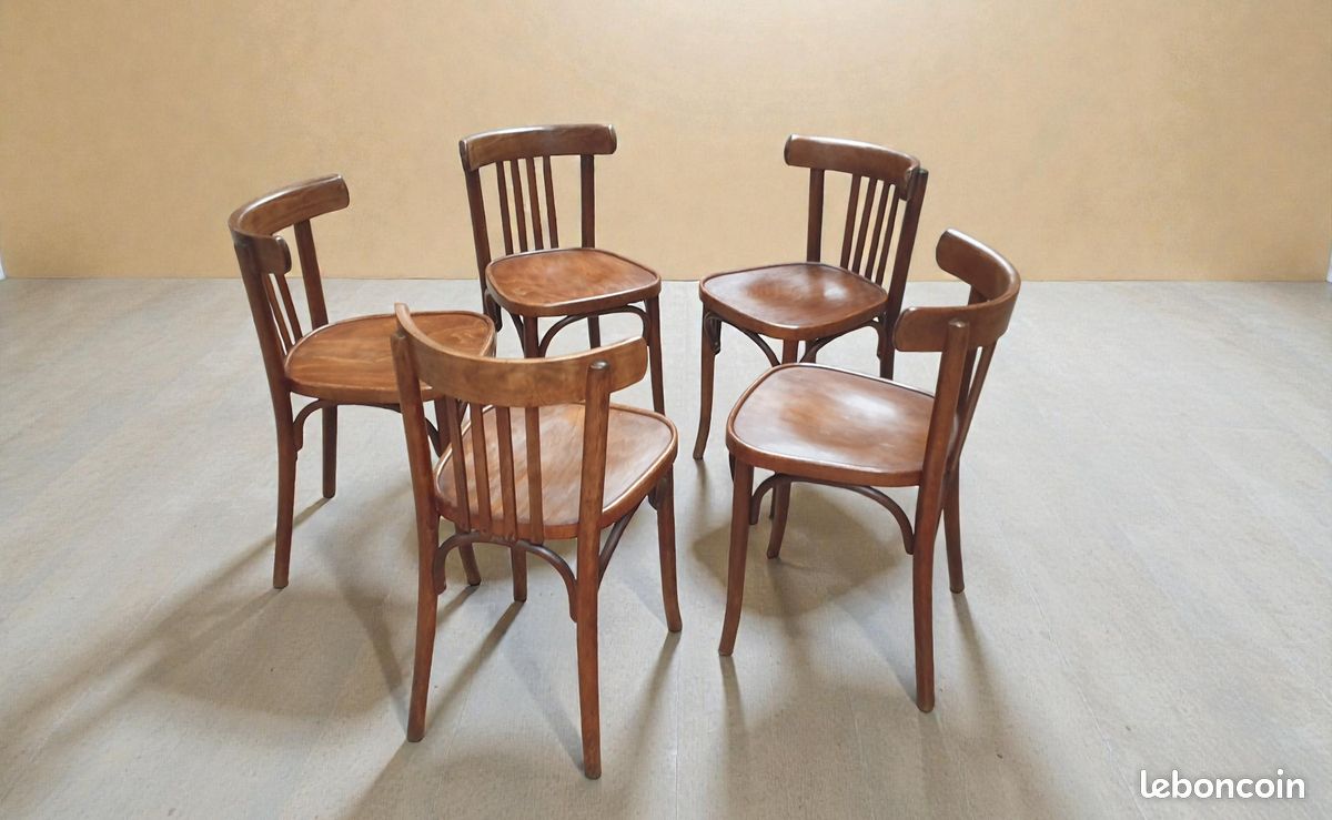 Très Belle Chaise Emblématique Type Bistrot/théâtre En Bois Massif, Vintage