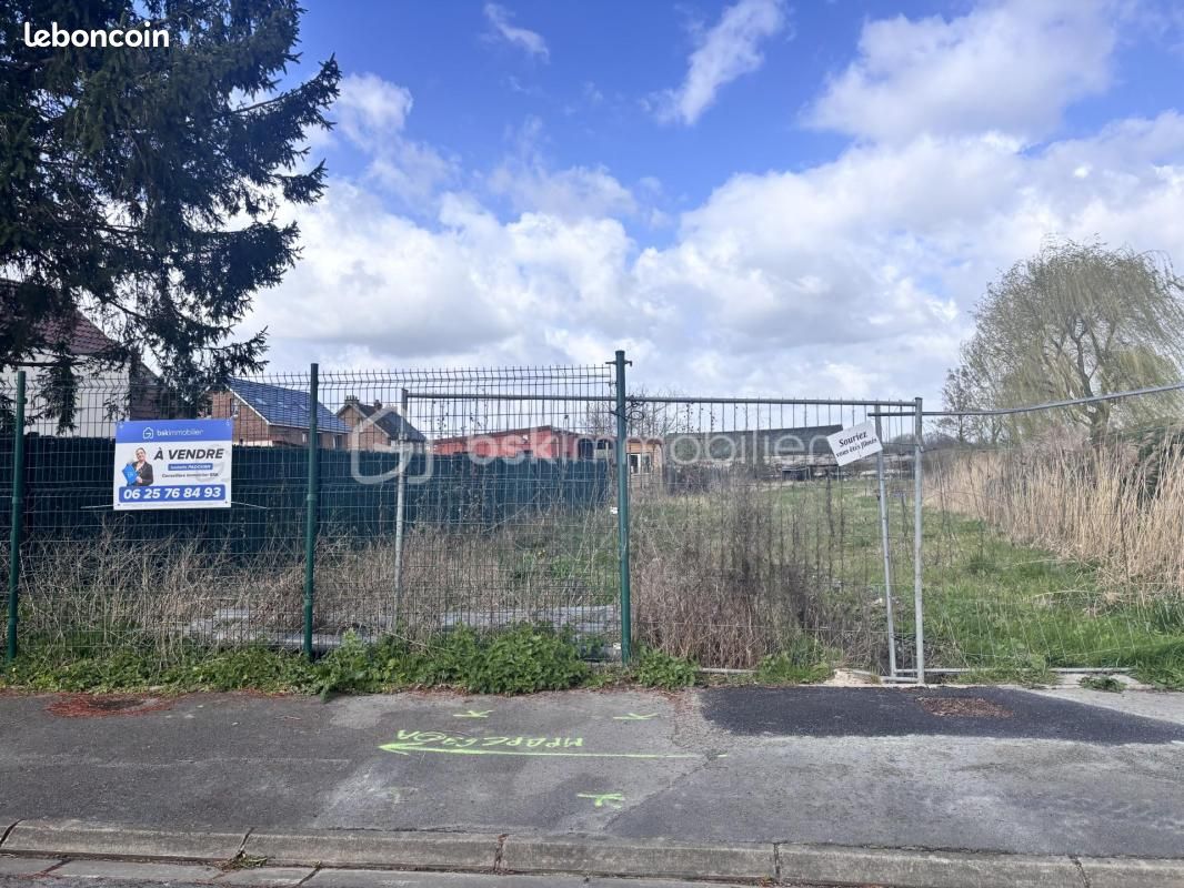 Terrain 1614 m² · à Wallers · 108 000 €