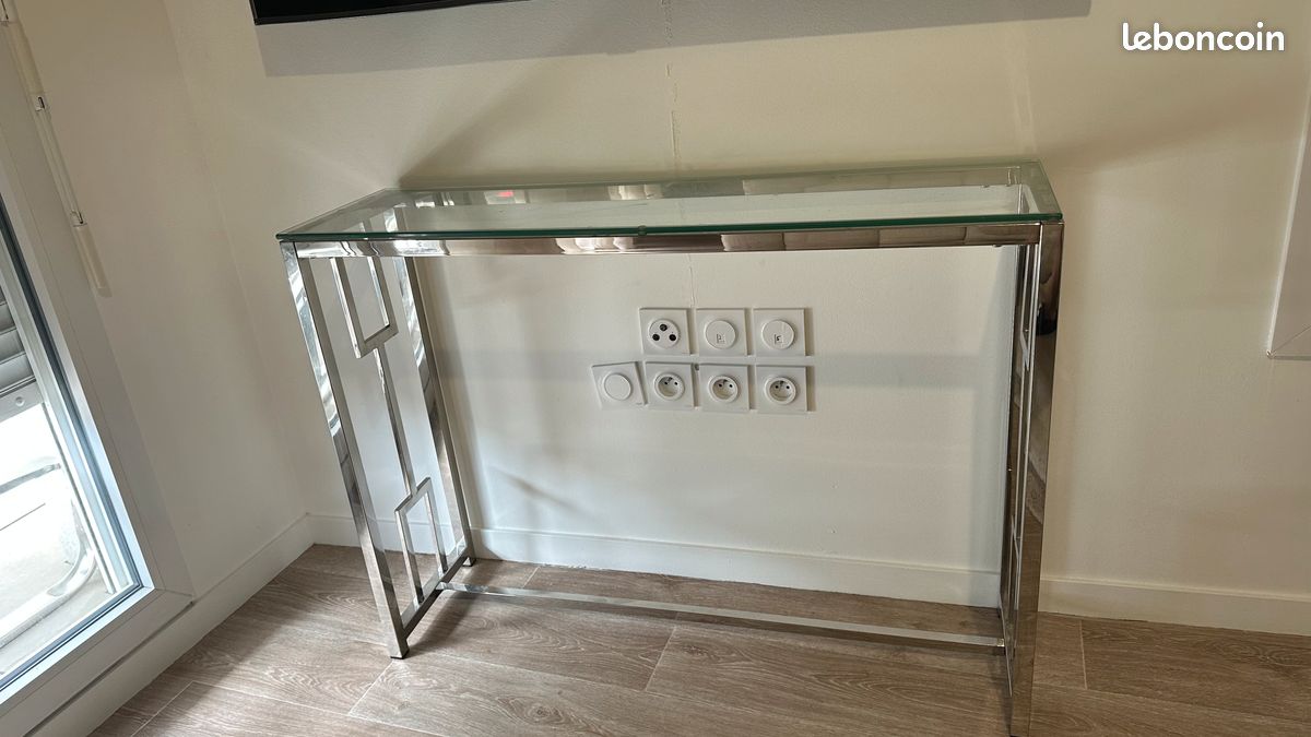 Console e (image 1)