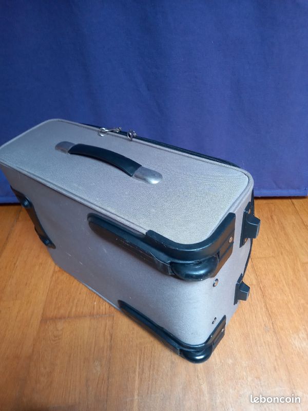 Vds valise de format moyen, 1 personne (image 1)